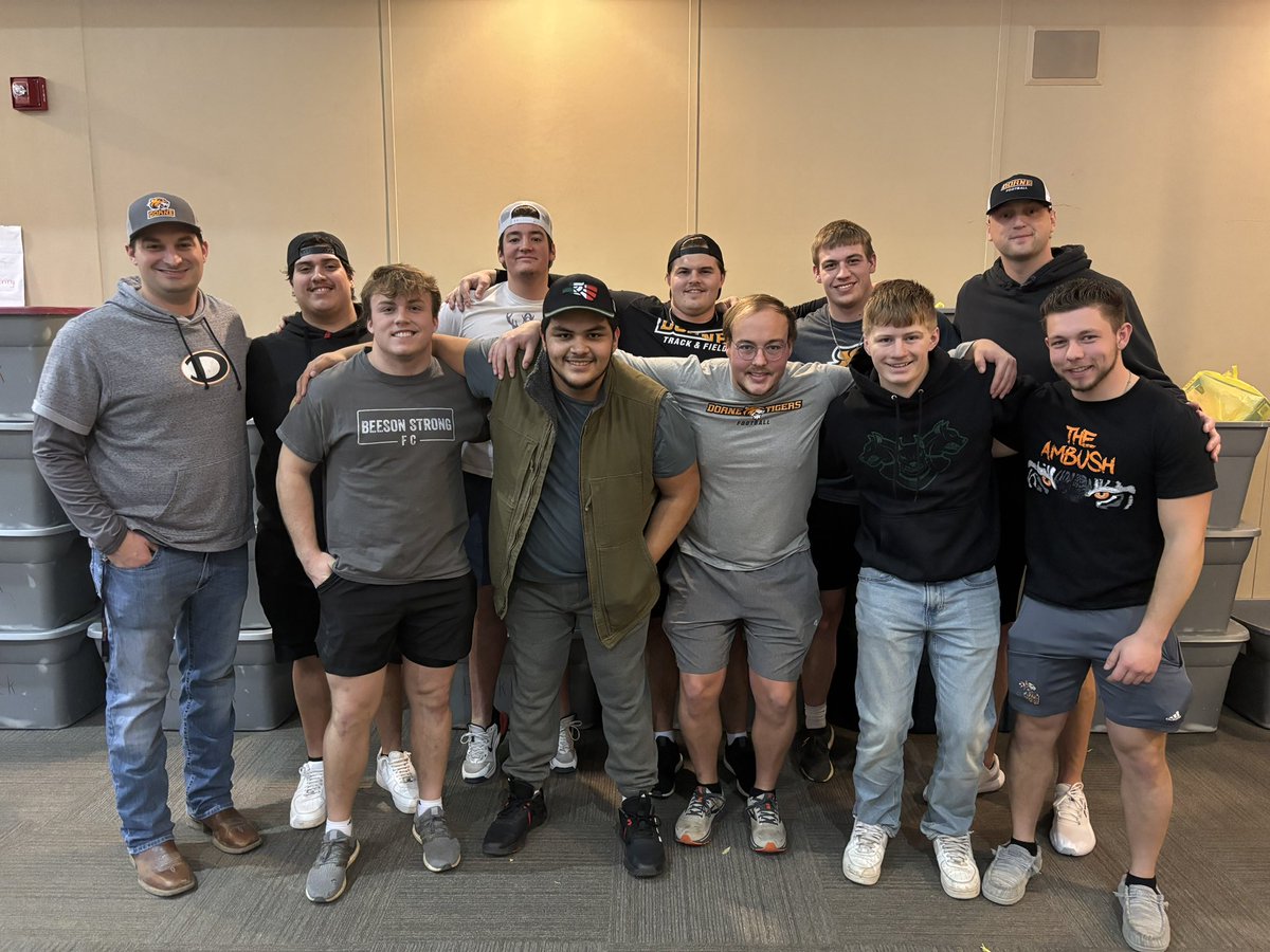 Proud of “Team Ambush” from our Tiger Cup Challenge for organizing a community service event at UCC today! The team packed food bags for community members in need! Great job guys! <a href="/DoaneAthletics/">Doane Tigers 🐯</a> <a href="/DoaneFootball/">DoaneFootball</a> #FAST