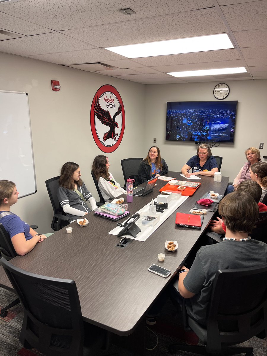 Thank you <a href="/theSMSD/">SM School District</a> Food Service Nutritionist Jill Willett, Director Grace Liss, and Supervisor Heidi Winkelmolen for meeting with Hocker Grove Student Council leadership  to seek out student feedback on menus for next year. We have a spice station pilot coming to HG as a result.