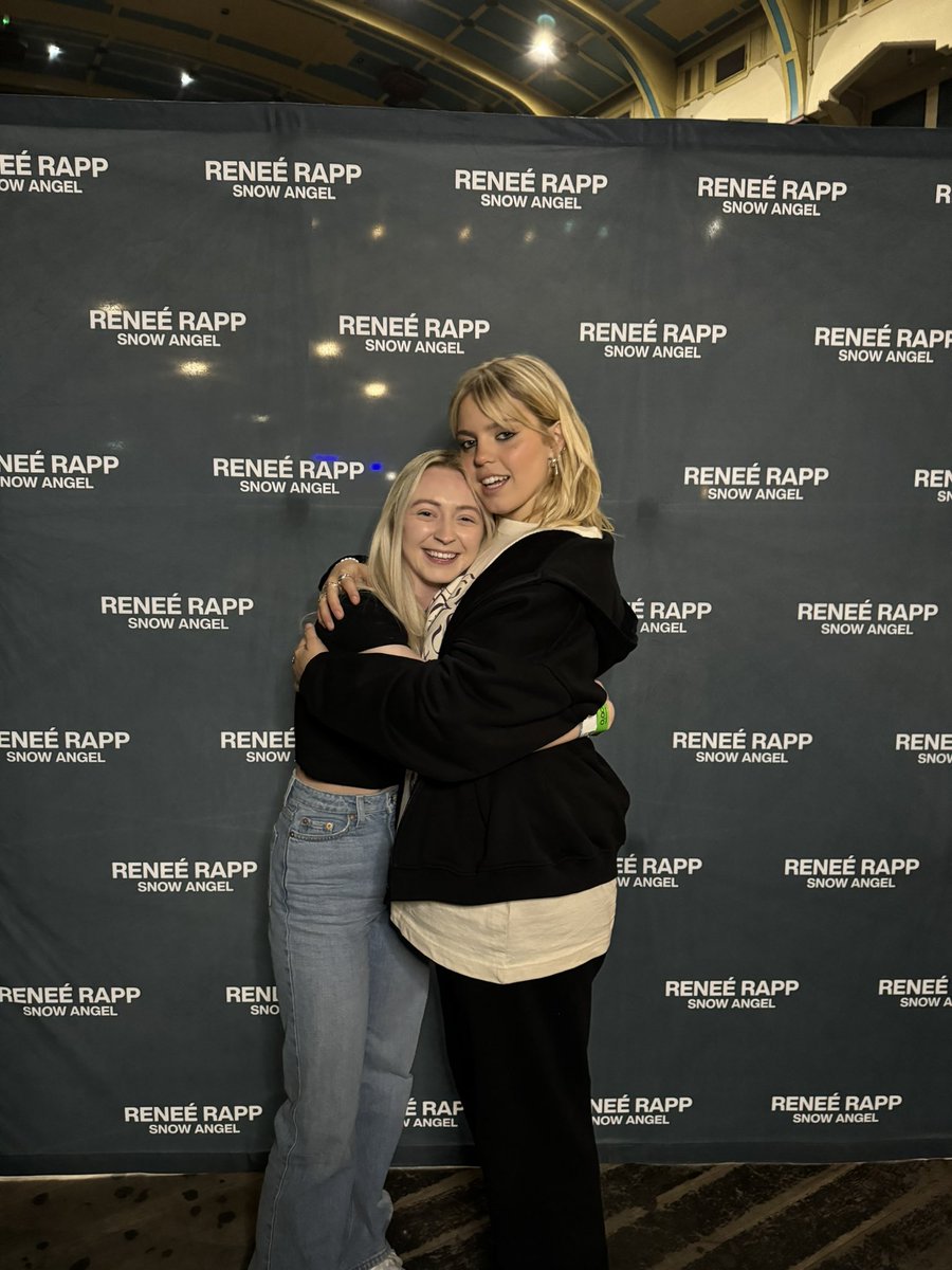 ellie ☆ tweet media