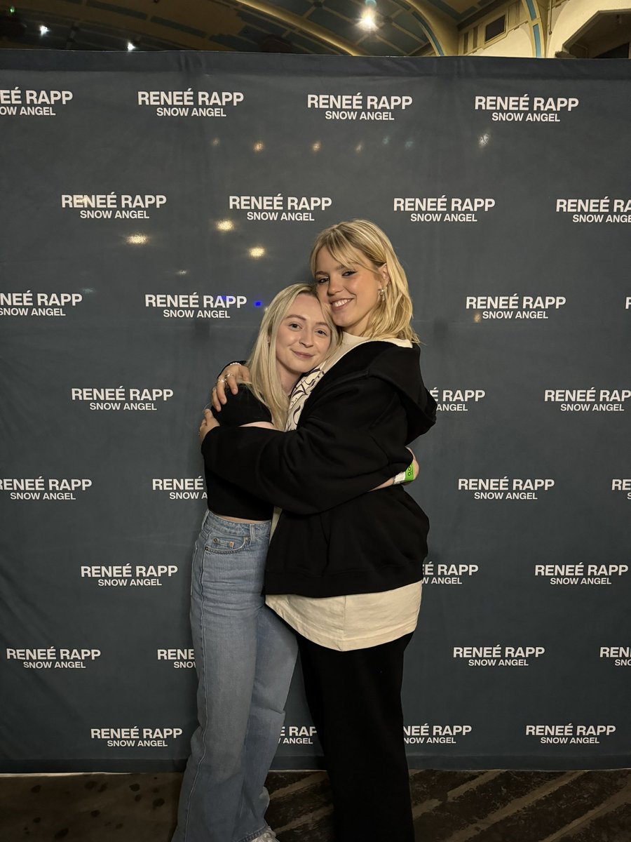 ellie ☆ tweet media