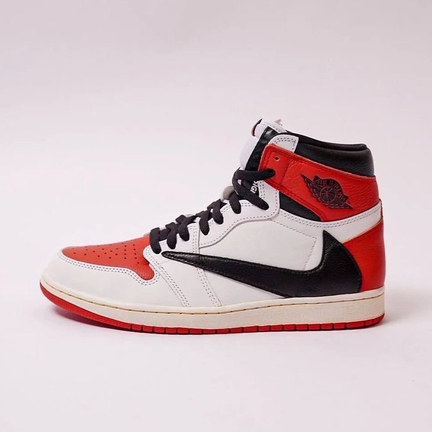 SneakerVisionz's tweet photo. Fragment x Travis Scott x Air Jordan 1 High 'Chicago' 🩸 https://t.co/ycLpHzuADg