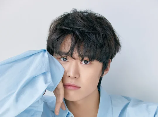 kchartsmaster's tweet photo. WekiMeki's Kim Doyeon and actor Gong Myung are reportedly dating.

https://t.co/oClht62354 https://t.co/eSMd8tLR2p