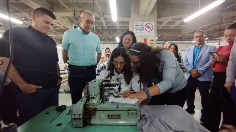 Incesocialista's tweet image. #NoticiaEducativa

Wuikelman Angel Paredes destaca la importancia de capacitar a los jóvenes para un óptimo desempeño laboral en ambos países. 💼 #FormaciónProfesional #DesarrolloLaboral goo.su/S2Nk