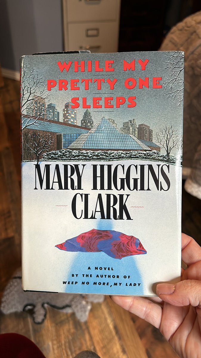 DeMasi_Writer's tweet photo. Focusing on reading a good chunk of my book backlog this year. 

Currently reading: While My Pretty One Sleeps by Mary Higgins Clark. 

#books #SundayReads #bookbacklog https://t.co/tdh4uwyIwx