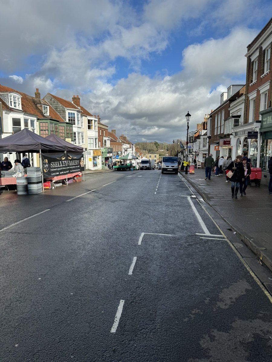 We put a guide together of Top Things to do in Lymington. Fun fact: there has been a market there every Saturday since 1250. 

heathfieldestatenewforest.co.uk/en/top-things-…