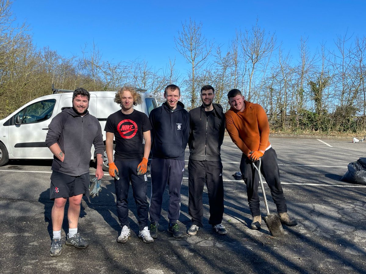 A big thank you to all involved in battling the car park on Saturday morning. It was litter covered and drowning in fallen leaves, mud and general ick. They picked, pulled, brushed, strimmed and shovelled around the entire place resulting in them doing a cracking job. 🌳🟢