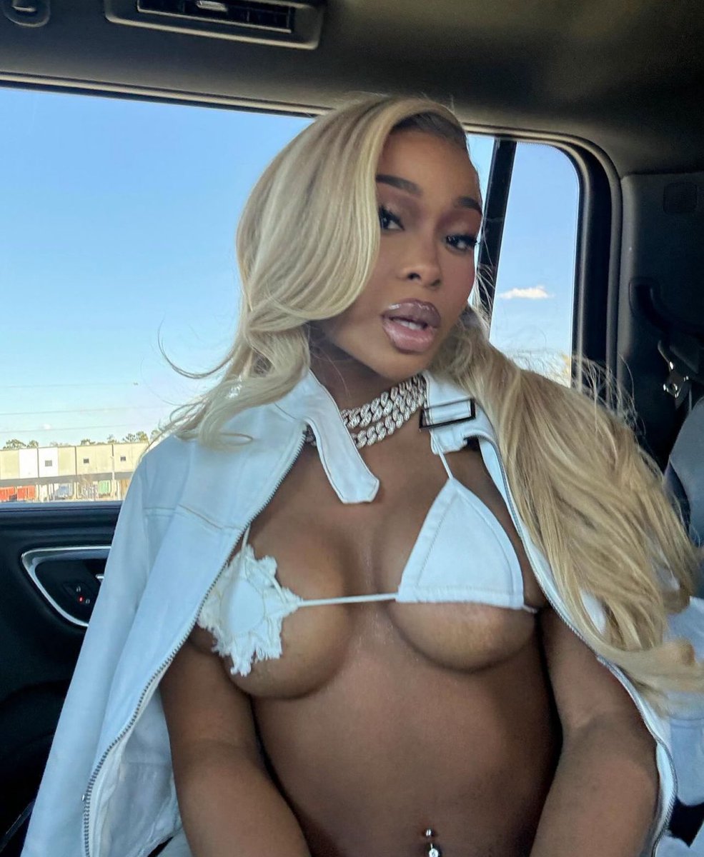 waaydamin's tweet image. It’s sum bout this 🐶 i love her, can’t put my finger on it 💋