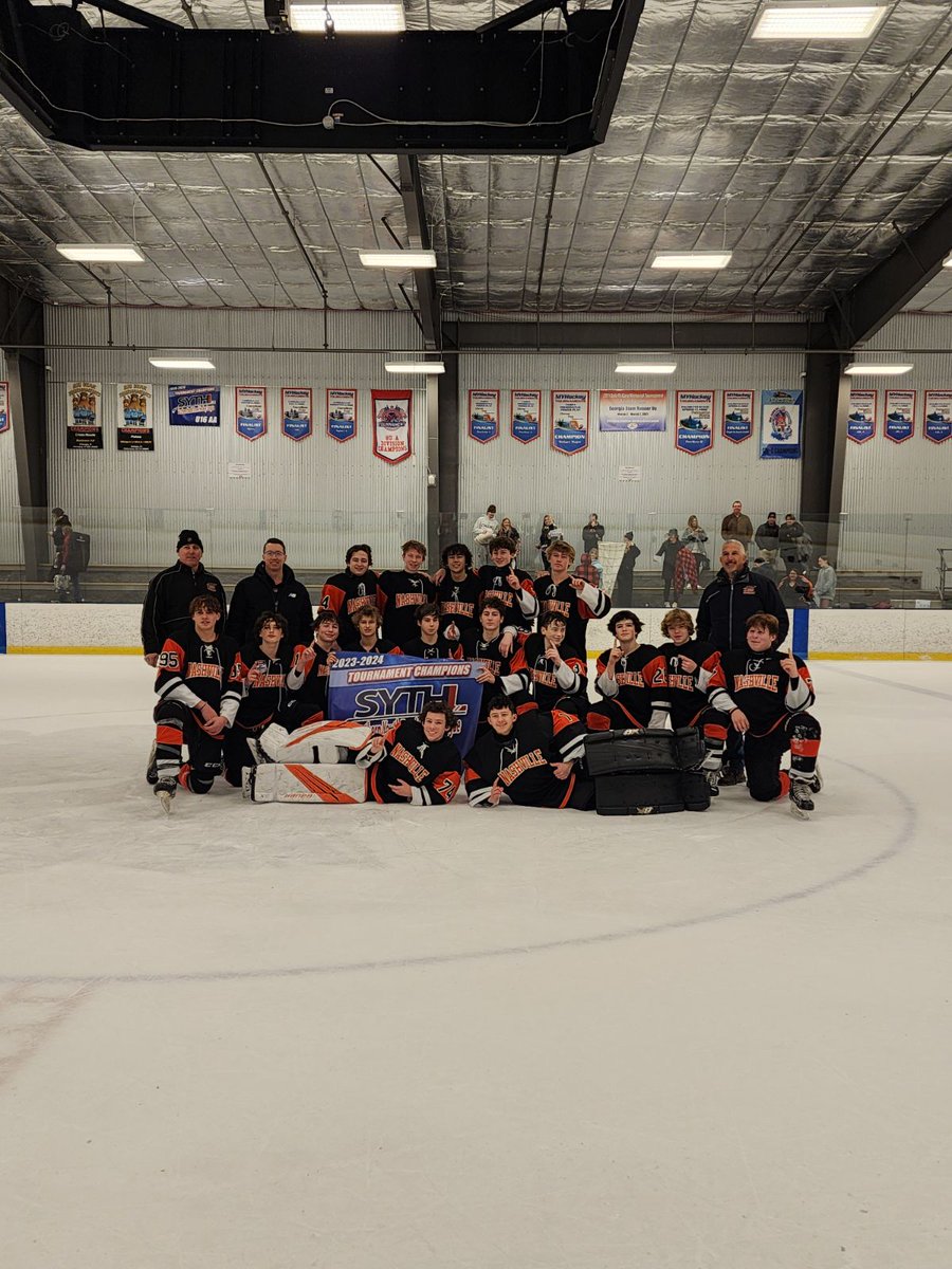 U16A1 Flyers take home the W! Game ended 1 to 1. 5 min OT. Won in the shoot out. 
#nyhl #nashvilleflyers