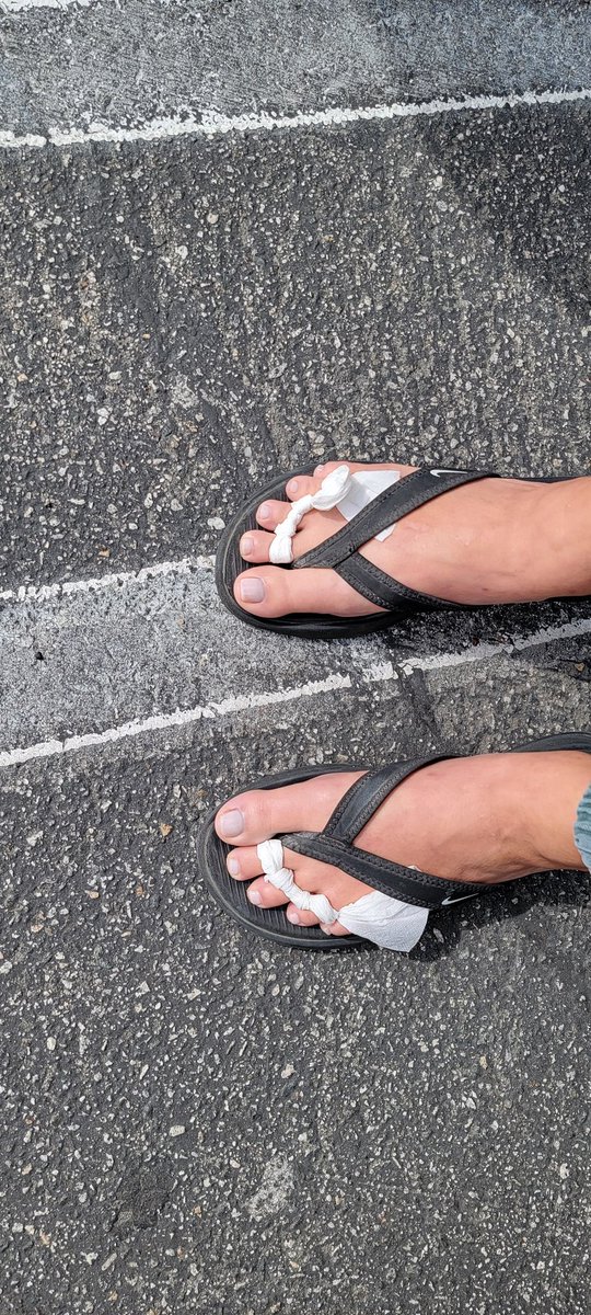 meghb16's tweet photo. Got a pedicure today and my toes are all tied up hahaha https://t.co/oxLBNS3A3P