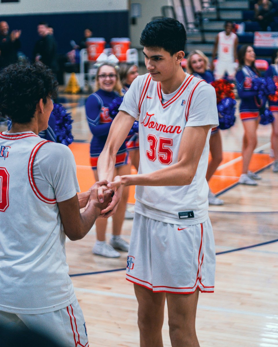 anything4sports's tweet photo. Introducing State Champ, for the Bishop Gorman Gaels @gormanhoops #35 Faris Mucharbach
#afshoops #anythingforsports #vegashoops #vegasballers https://t.co/tfrZXU32nF
