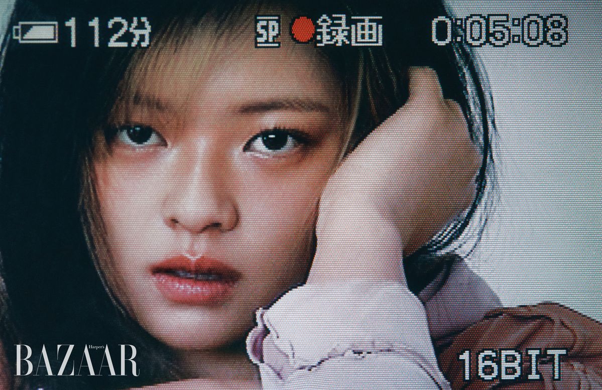 intojeongyeon's tweet photo. EVERYONE WAKE UP. HARPER'S BAZAAR KOREA JUST DROPPED THE JEONGYEON ARTICLE WITH HD PICTURES 😁😁

https://t.co/8sFLIyo1L7 https://t.co/JeB8K2s8AU