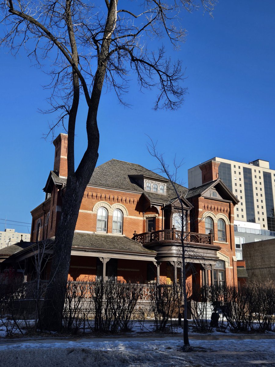Sunshine <a href="/DalnavertMuseum/">Dalnavert Museum</a> in downtown Winnipeg #Manitoba Canada. Sunday, February 25, 2024. /
<a href="/300MainWinnipeg/">300 Main Winnipeg</a> <a href="/HeritageWPG/">Heritage Winnipeg</a> <a href="/firmangallery/">David Firman</a> <a href="/BlueMountainBB/">Blue Mountain BB</a>