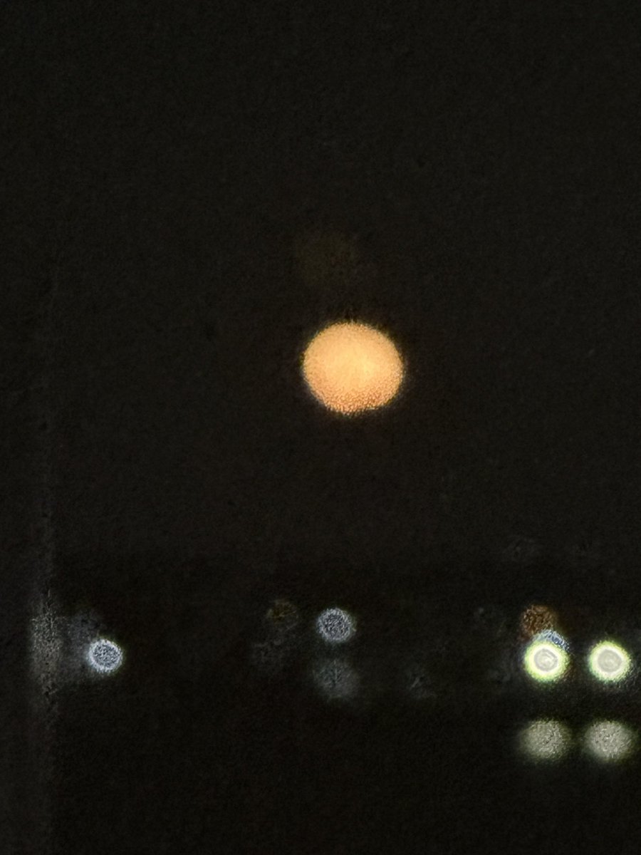 Obie104's tweet photo. Red moon night! https://t.co/XvS7iw4Nei