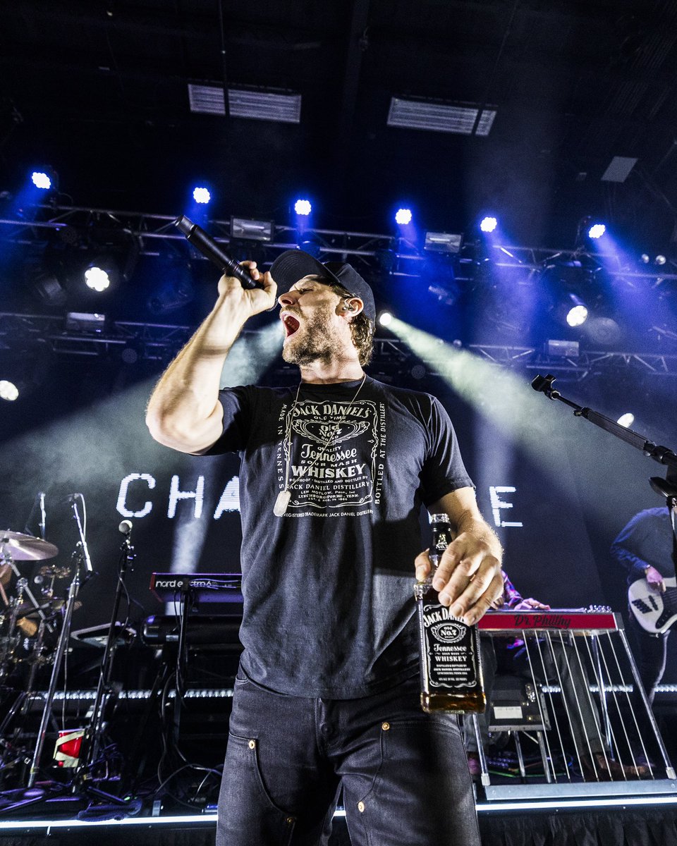 Chase Rice (@chasericemusic) on Twitter photo Busted out the Jack Daniel's in Crown country. Only 4 left in Canada, y'all been awesome!
📸: <a href="/EvanDeStefano/">Evan De Stefano</a> Busted out the Jack Daniel's in Crown country. Only 4 left in Canada, y'all been awesome!
📸: <a href="/EvanDeStefano/">Evan De Stefano</a>