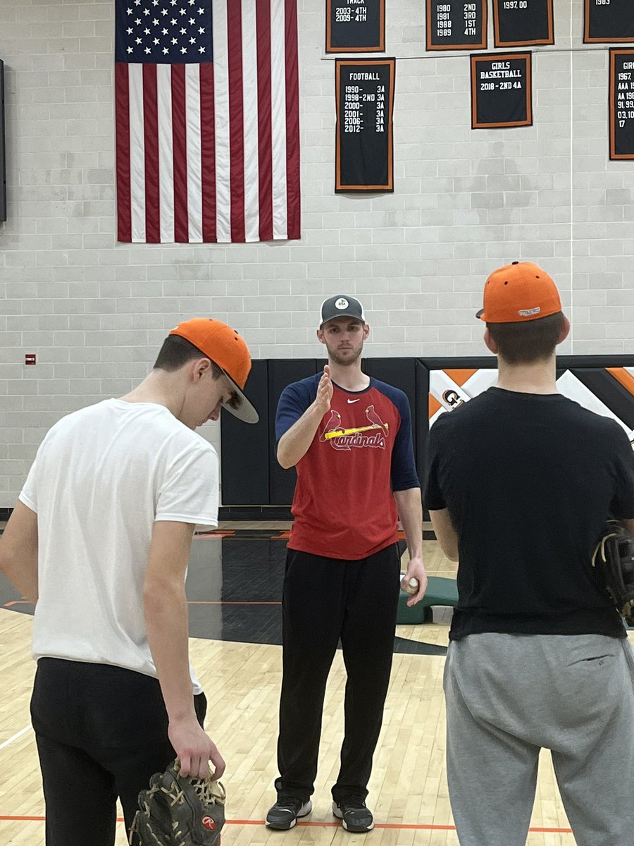 GnellBaseball's tweet image. It was great having @WartburgBB and @WHogsBaseball legend @ParkSanchez15 in town today to work with our pitchers!