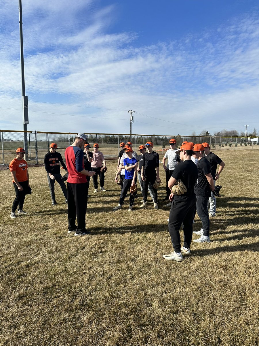 GnellBaseball's tweet image. It was great having @WartburgBB and @WHogsBaseball legend @ParkSanchez15 in town today to work with our pitchers!