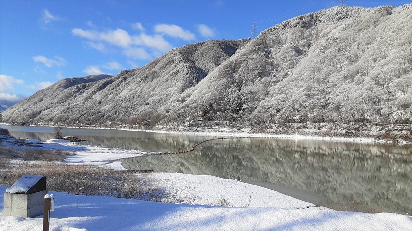 mlit_mibuso's tweet image. ◇#三峰川総合◇
週末の雪で、美和ダムや周辺の山々は真っ白になりました。よく晴れた空に美しく映えています。
#国土交通省 #ダム #三峰川 #伊那市 #美和ダム #美和湖 #水しごと