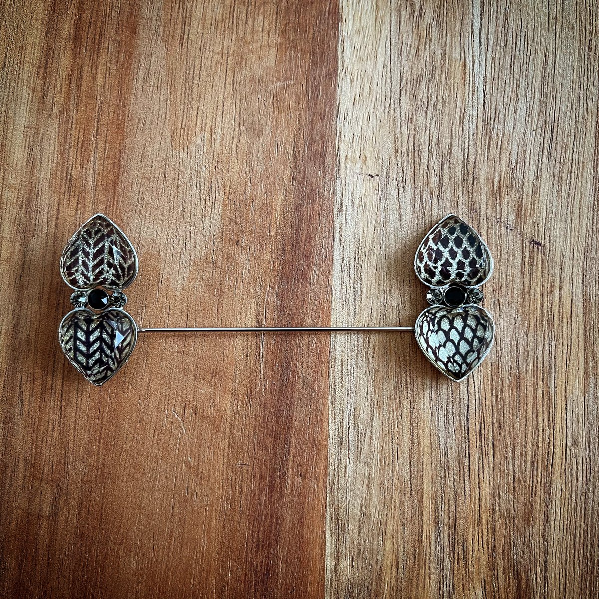 TAMARUSAN_en's tweet image. 💖✨ On Sale! A charming hat pin featuring heart-shaped resin parts is now available at a special price. Create a stylish and happy look!
Don't miss out on this opportunity!
#HatPin #Sale #Accessory