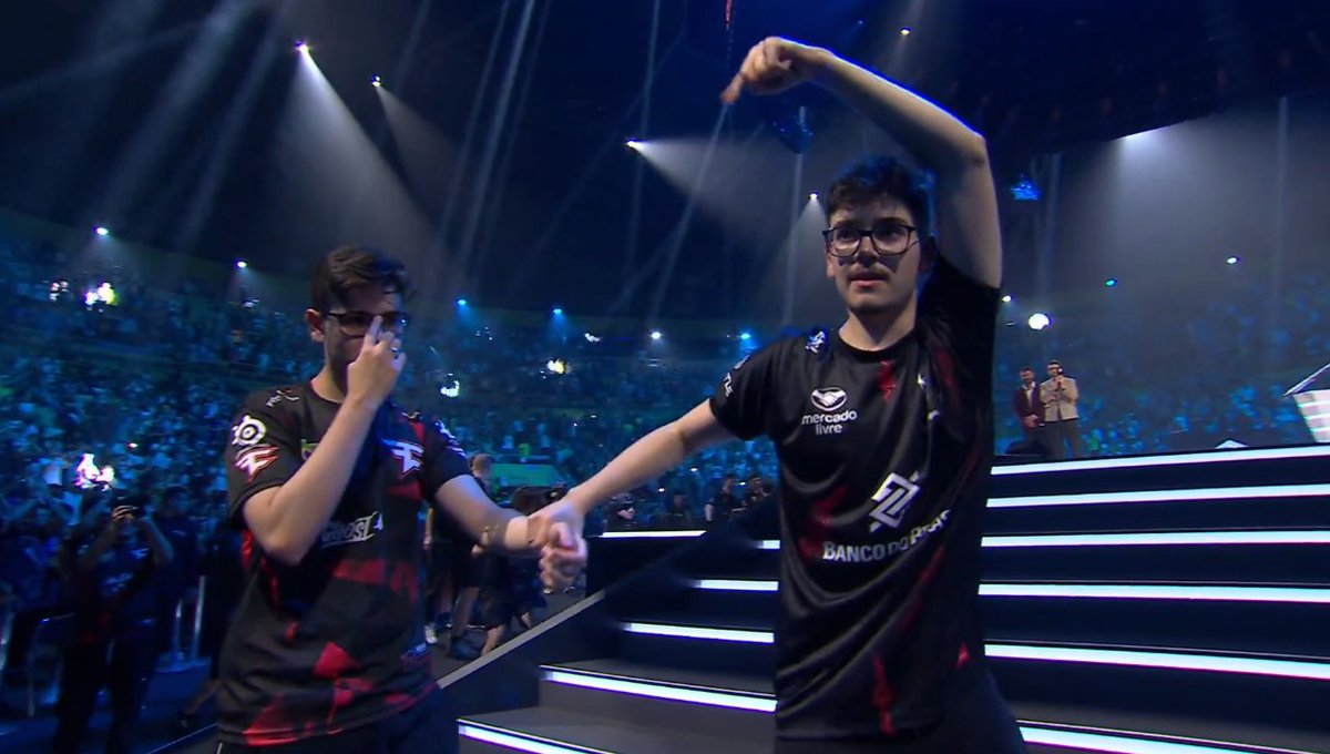 C@@@@@@@@**** 

W7MÁQUINA
W7MONTRO
W7MAJOR
W7MÁXIMA

MÁXIMO RESPEITO! GOBULLS #GOW7M