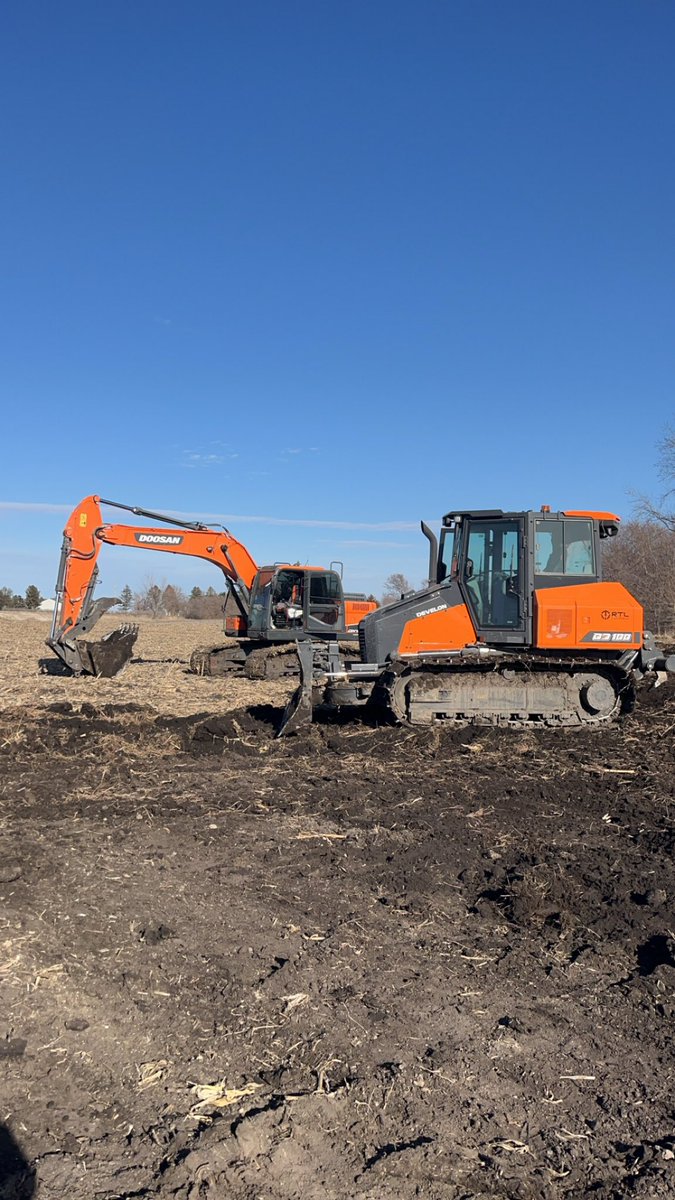 Chad_Spellman's tweet image. Doing a little dirt work today. 65° in central Iowa. Getting ready for #plant24 Crazy weather for February #SundayFunday