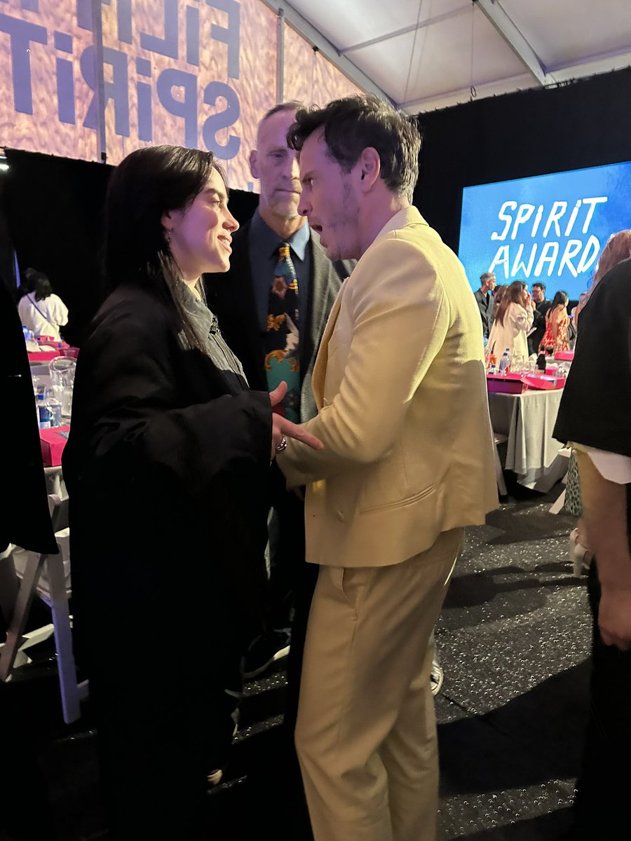 Billie photographed with Andrew Scott at the 2024 @filmindependent #SpiritAwards today! ⭐️