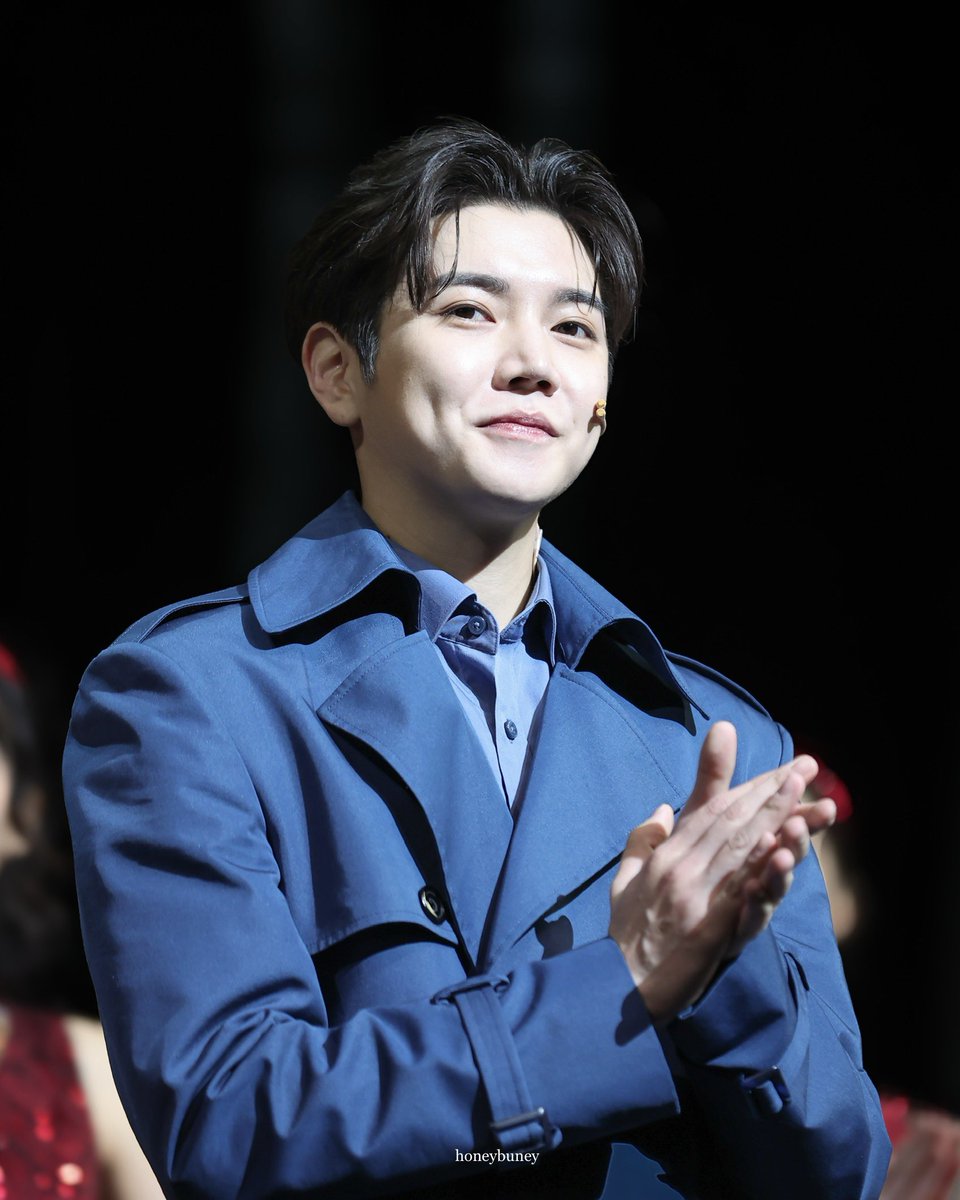 buneymingi's tweet photo. 240224 겨울나그네 막공 커튼콜
Goodbye 렌민우💙 
#REN #렌 #CHOIMINGI #최민기 https://t.co/k4Ku4aXZ2n