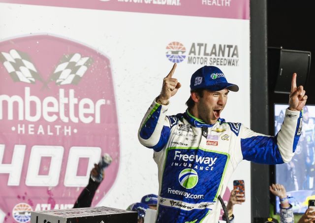 Fastmagmx's tweet photo. NASCAR -El regio @Daniel_SuarezG venció en la #Atlanta400 este domingo tras una batalla constante y tesonera arrancando desde el sitio 23 de la parrilla de 37 autos con su Camaro #99 del Trackhouse Racing. Las armas nacionales se han cubierto de gloria otra vez... (Foto DSG) https://t.co/UXoT6IdtmZ