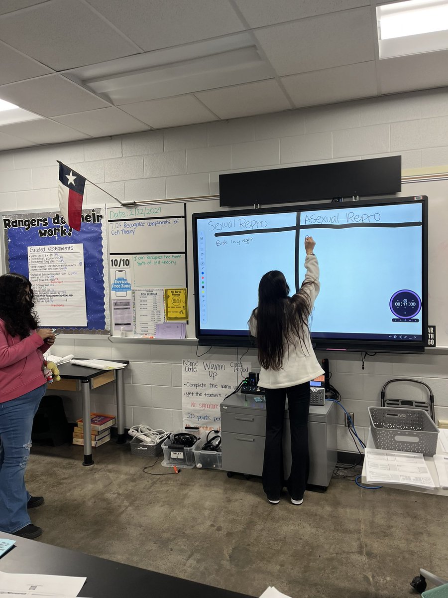 Visual thinking during a small group studio at Cook Middle School. I love seeing the students using the @Promethean board during #blendedlearning studio days. #dlac2024 #cyfairisd #middleschool #visualthinking