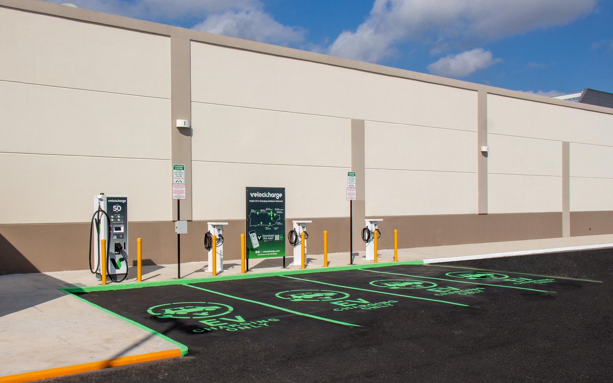 OverdriveNewsPR's tweet image. Recientemente Velocicharge inauguró nuevas estaciones de carga para autos eléctricos en Céntrico, Guayama.

Con estas nuevas estaciones suman un total de 32 estaciones en 7 municipios. 

Fotos: Velocicharge 

#OverdriveNews