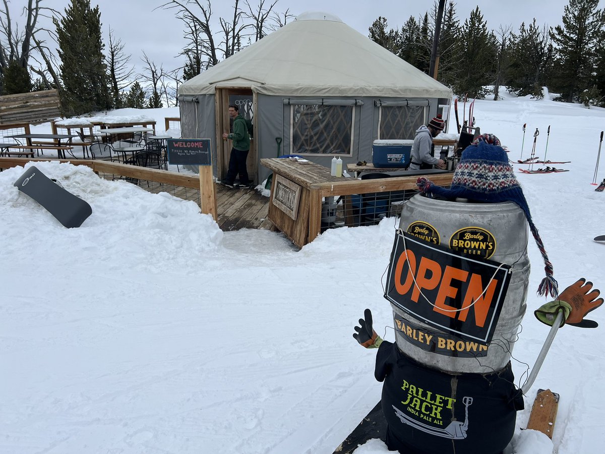 Zaffino's tweet photo. Always a treat and a pleasure to ski #anthonylakes in the Elkhorn Mountains in eastern Oregon ! The snow is always great, but the friendly, relaxed vibe always brings it home. #skioregon #traveloregon https://t.co/vGiS6WglhQ