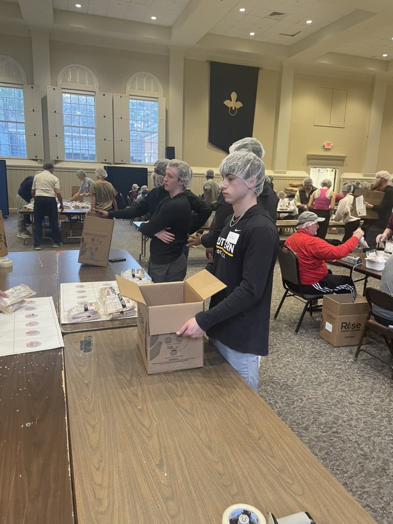 BSC Football (@bscfootball) on Twitter photo Thrilled to be able to help <a href="/Rise2030/">Rise Against Hunger</a> package tens of thousands of meals tonight with some Panther players & coaches
#YeahPanthers | #Excellence Thrilled to be able to help <a href="/Rise2030/">Rise Against Hunger</a> package tens of thousands of meals tonight with some Panther players & coaches
#YeahPanthers | #Excellence