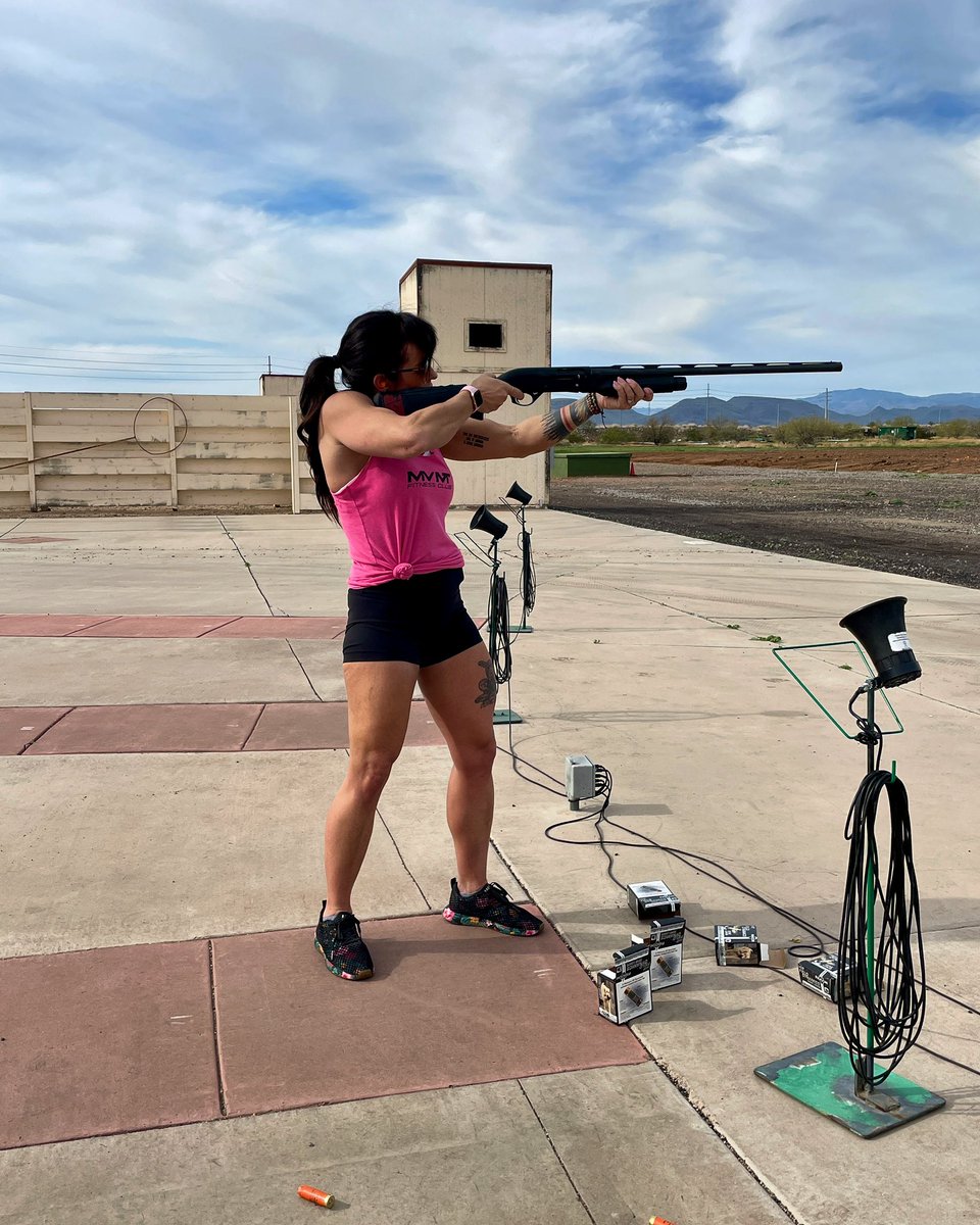 annieisoknow's tweet photo. With guns, shooting guns.
#chickswithguns #girlswithmuscles https://t.co/2IAdMBCnKM