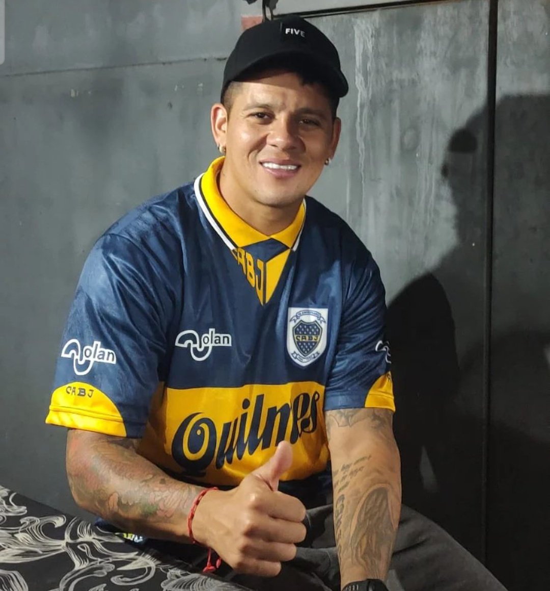 Miren con que casaca siguió el partido Marcos #Rojo 🤩