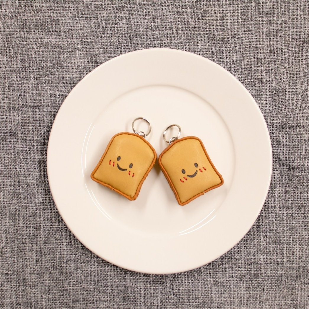 GROOVE_handmade's tweet photo. ニッコリ笑顔の食パンキーホルダーでみんなニコニコ☺️
ふんわり柔らかな触り心地な食パンキーホルダーが優しい笑顔であなたを見守ってくれます💞
ホーム画面のリンクPIPPO🔗からオーダー可能です🙏❤️🔥
¥1,000 https://t.co/UliAIeXtnH