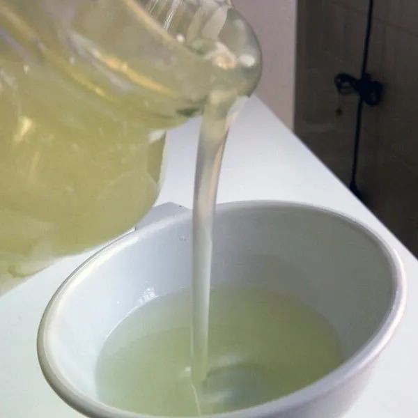 ccbeautys_'s tweet photo. ❀- otro tratamiento es una mascarilla de áloe vera mezclado con shampoo, se debe dejar reposar unas horas y cuando se aplica 20 minutos. https://t.co/LblL265mTc