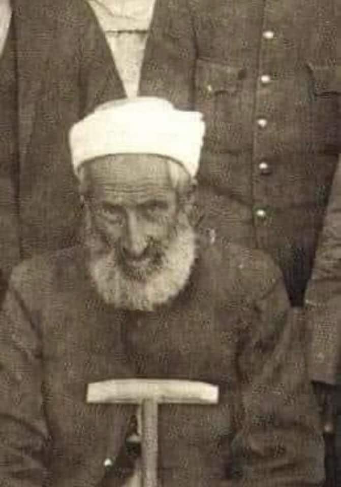 1925’te İdam edilen Hani'li Salih Efendiy'e Hakim sorar:

Nerede tahsil ettiniz.?
Salih Efendi: Hani'de 
Hakim: Ne tahsil ettiniz.?
Salih Efendi: Ulum-ı Arabiye, Ulum-ı diniye-i aliye tahsil ettim
Hakim: Hangi lisanları biliyorsunuz.?

Salih Efendi: Türkçe, Arapça, Farsça,