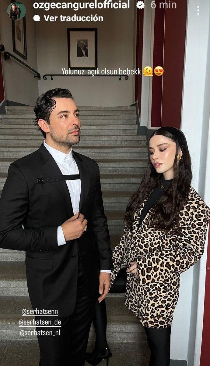 Juanis84378026's tweet photo. #ÖzgeGürel con su amigo, deseandole que  tenga un viaje bebek #serhatsen https://t.co/nqWOC6EqDB