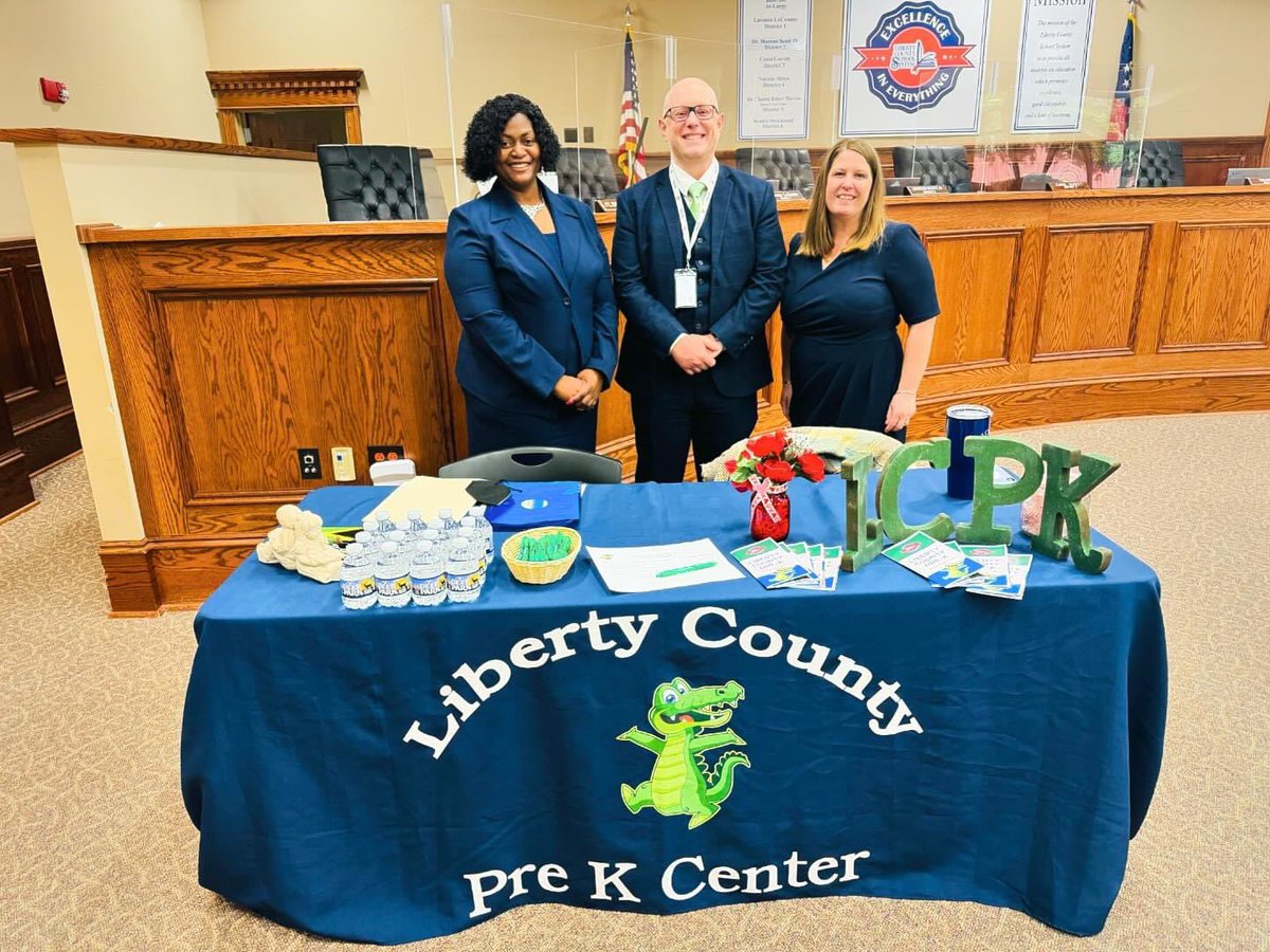 trbarrett7's tweet photo. I can’t thank these wonderful ladies enough for them easing my transition from high school assistant principal to the same role at the Pre-K level! Thanks to @LibertyCoSchool for the photo. #lcssfam #lcpk #GaPreK https://t.co/W6iHwBKYk8