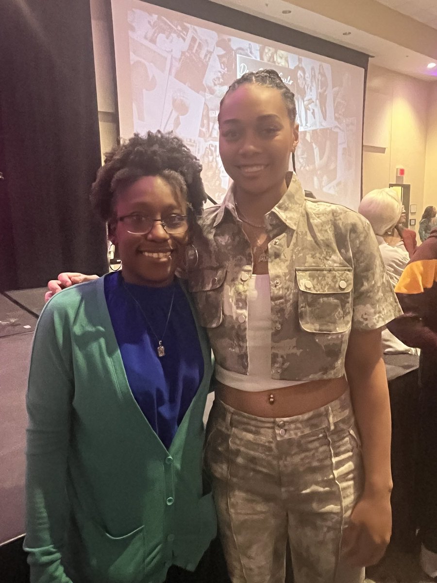 CoachMcKelvey12's tweet photo. Had the pleasure of being invited to attend the Book Discussion for @_ajawilson22 #DearBlackGirls. A great experience with #gems of knowledge dropped! #standout #dare2bedifferent https://t.co/3hwLczkU9B