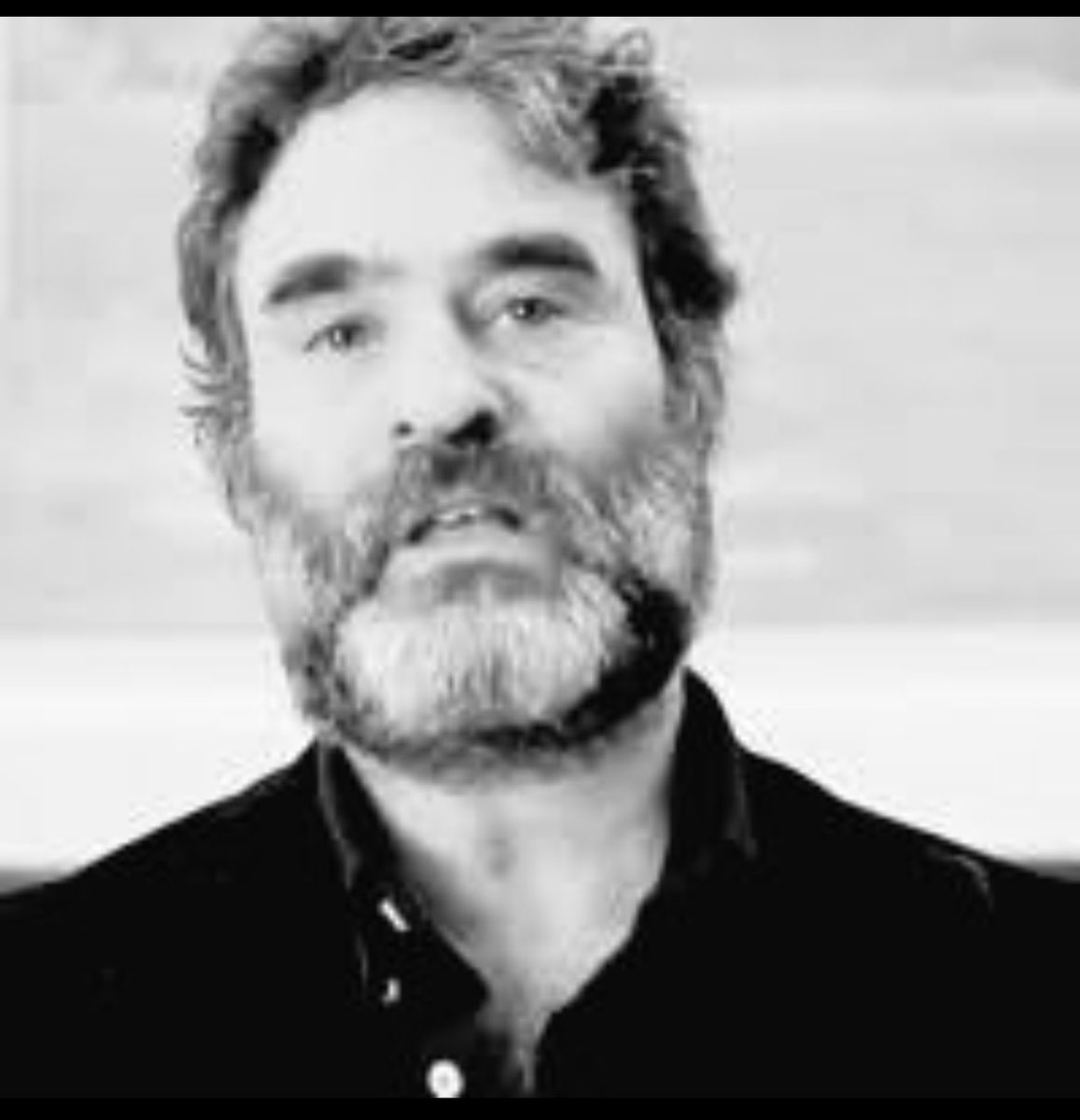 maclorena's tweet photo. Murió Glenn Postolski, ex director de  @comuUBA y decano de @ubasociales . Fue el maestro q un 29/13 que me escuchó HORAS defendiendo mi tesis (apadrinada por @loretidamian )sobre #DiscursosdelOdio .
Coronó mi carrera con un 10 y una felicidad inexplicable 
Gracias Glenn🙏QEPD https://t.co/KIwKh7tyF4