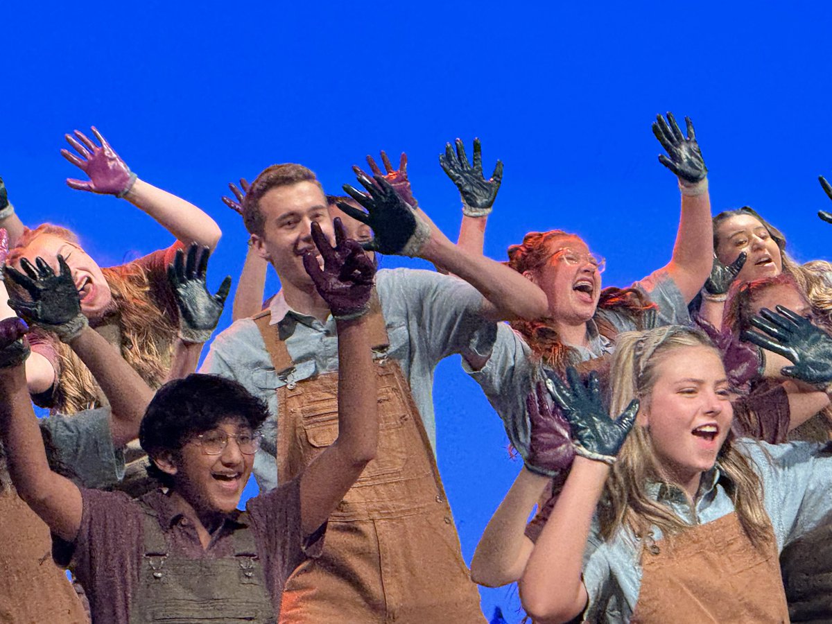 Excel celebrates a memorable finish to our season &amp; thanks our loyal seniors!

Season highlights:
🎶Best costumes
🎶Best opener
🎶3 opportunities to perform in finals
🎶Amazing Red Carpet Classic- one of our favorite days of the yr!

All the show choir love to our village!❤️