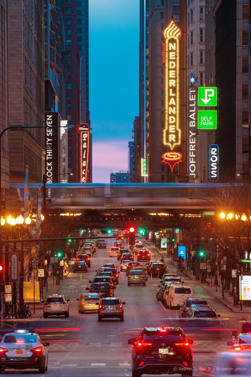 A little motion blur on Randolph St. #Chicago ✨