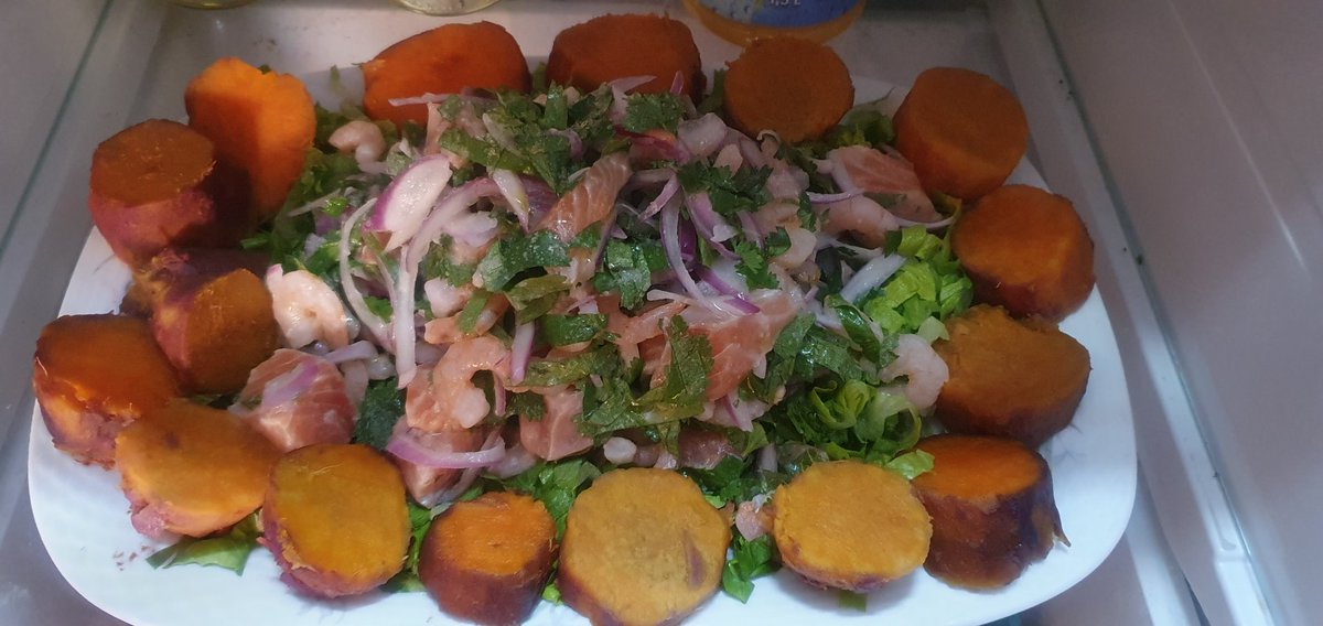purayradiante's tweet photo. #TopChefCHV miren lo que hice,  ceviche de salmón con cebolla morá y camote https://t.co/Jcl9JK1rI7