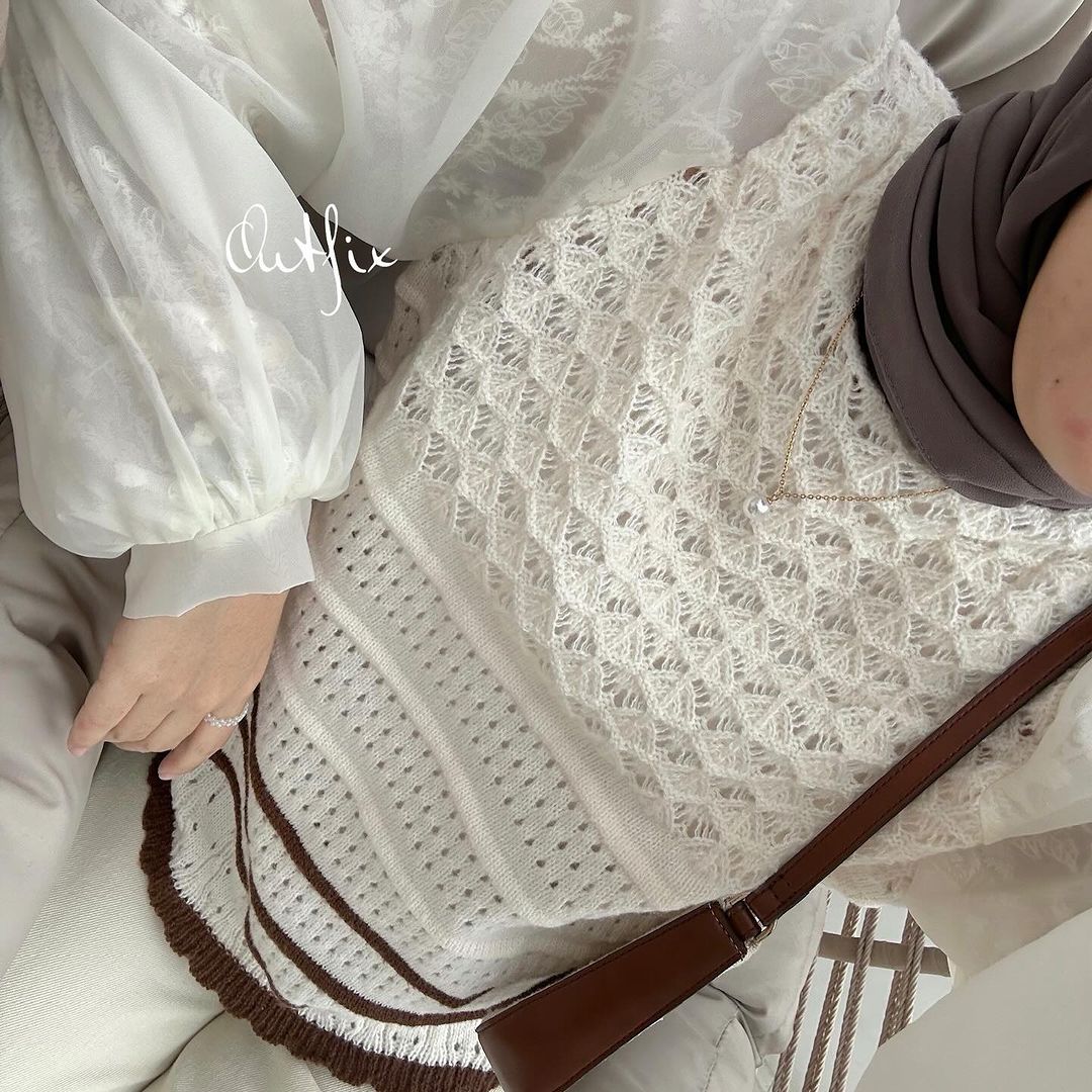 iyasudadeh_'s tweet image. kalo kalian cari outfit hangout mungkin ini bisa jadi referensi, koleksinya cakep - cakep banget🥹💖

bahkan mau beli aja harus war dulu karena sebagus itu😭🫵🏻