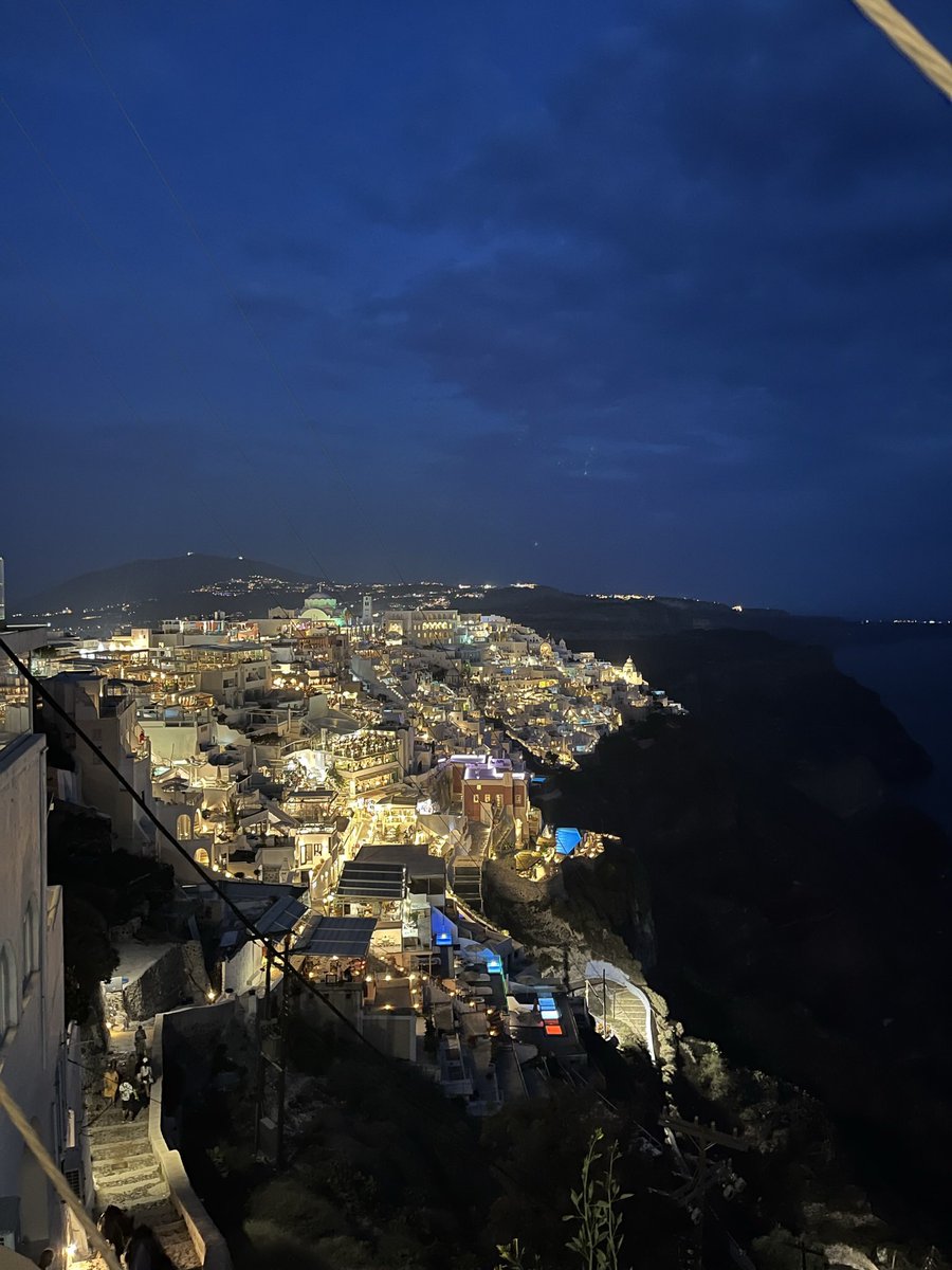 caroliliwiis's tweet photo. Necesito revivir este viaje 🥹❤️‍🩹
Santorini 🇬🇷 y Roma 🇮🇹 
@paulitto999 🖤 https://t.co/KNLrwpng3r