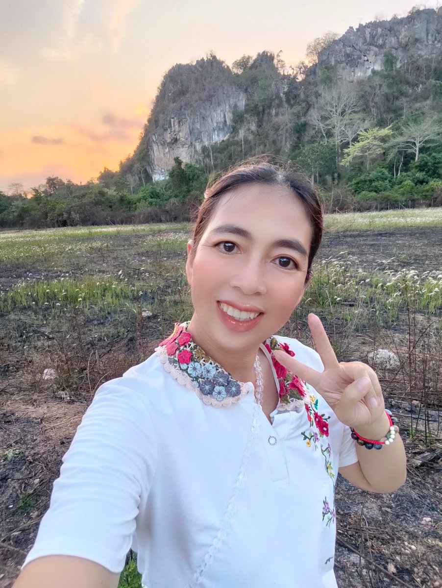 coachkan_n's tweet photo. ถึ​งคุณ​คนที่อ่าน...​โพสต์​นี้
ฉัน...คือคนที่โชคดี​ มีชีวิต​สดใส
มั่งคั่ง​ อุดม​สมบูรณ์​ในทุกทิศทาง
กาย​ ใจ​  แข็งแรง​ ในทุกวัน

สำเร็จ​ รุ่งเรือง​ รุ่งโรจน์
ทั้งทางโลก​และ​ทางธรรม​🙏

#CoachKan  #โค้ชกานต์
#กำลังใจ #ข้อคิด​ #คำคม
#ออนไลน์​ #Reels​#ภาพนิ่ง https://t.co/2ORCBX6i6E