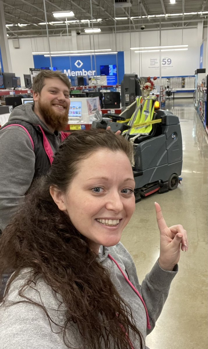 BKnollRetail's tweet photo. We launched T-Mobile in Sam’s Clubs in Dayton this week! 3 clubs in 3 days we’re ready to rock! Want a great deal with an awesome experience?!? Come check us out! #StoreInStore @smccloskey30 @domjrcoleman https://t.co/dJDEbbtrZD