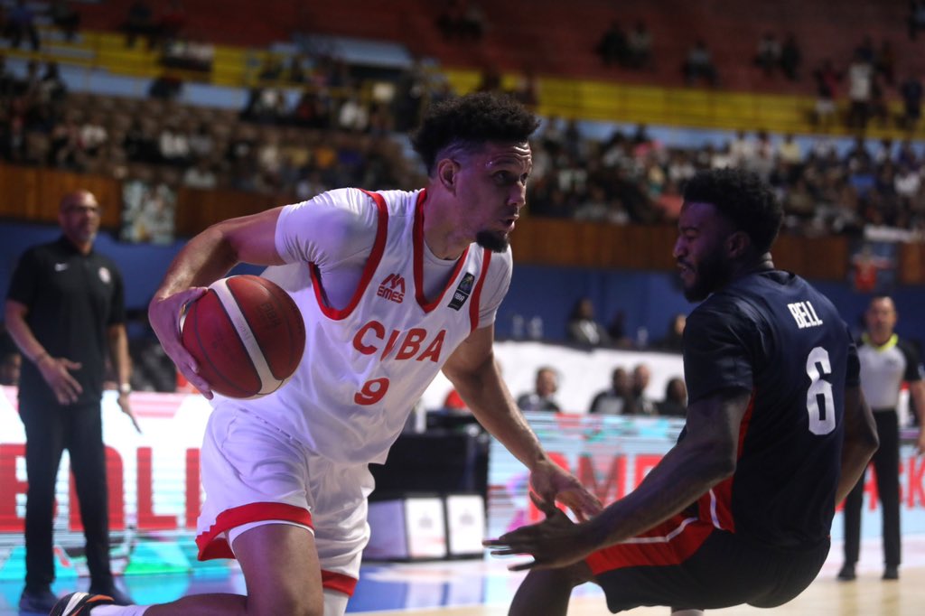 DiazCanelB's tweet photo. ¡Histórico, sensacional, esperanzador! 

Nuestro pueblo celebra la victoria del equipo cubano de baloncesto sobre Estados Unidos en la Eliminatoria de la Copa América 2025. 

Felicidades, muchachos. Desde 1971 un conjunto nuestro no ganaba frente a norteamericanos.

 ¡Sí podemos! https://t.co/SOlW0fNLZp