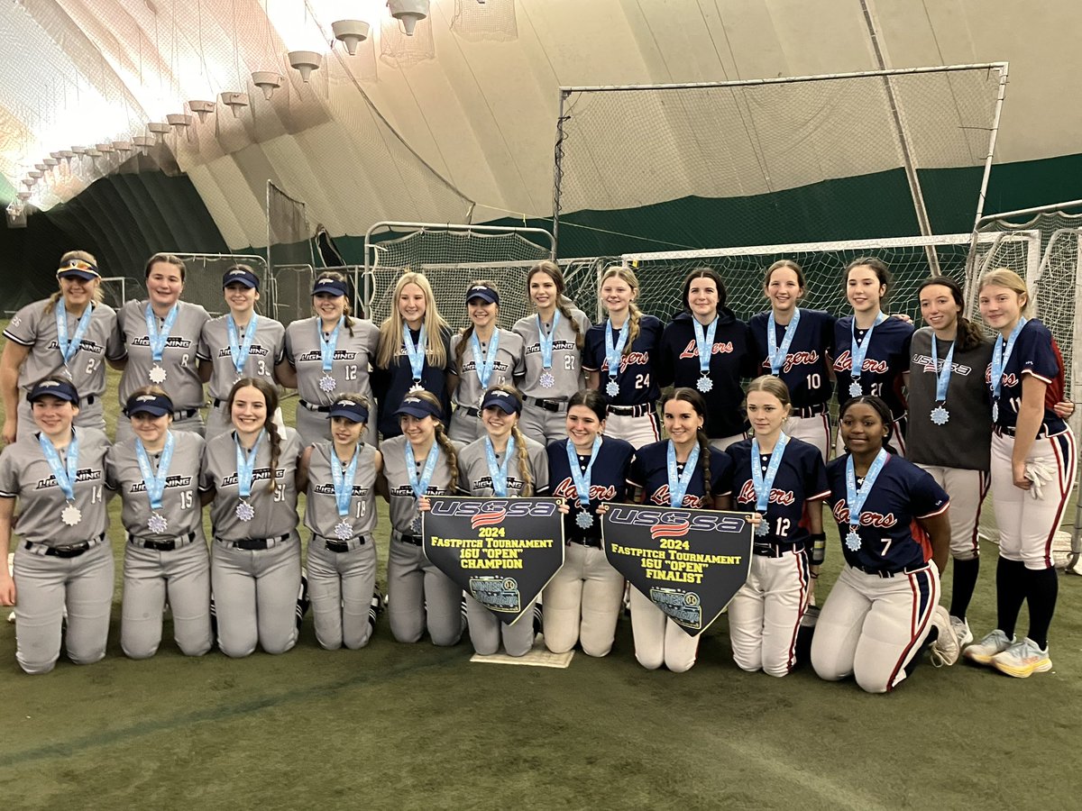 LTLAZERS 16U RED finishing at 1:45AM.  Great finish and ready to start HS ball.  Thx USSSA PA/NJ for the Winter Glow!!