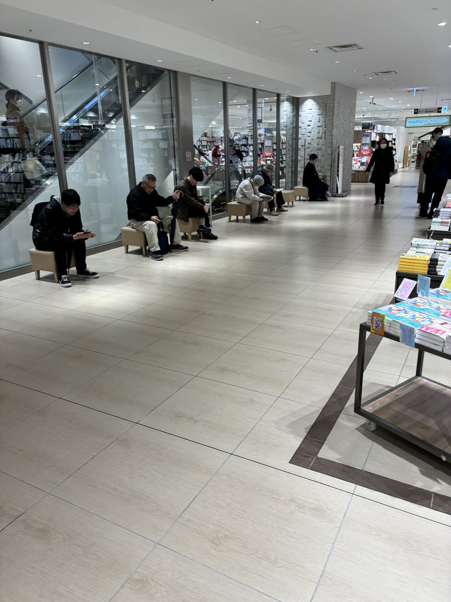 oncology_bg's tweet photo. Amazon may have replaced book stores around the world but not in Japan. Bookstores here actually have seats where people can sit down and read a few chapters before deciding whether to buy the book. Bookstores are pretty crowded, too. Although I read a lot of iBooks and listen to audiobooks lately, nothing beats an actual physical book.